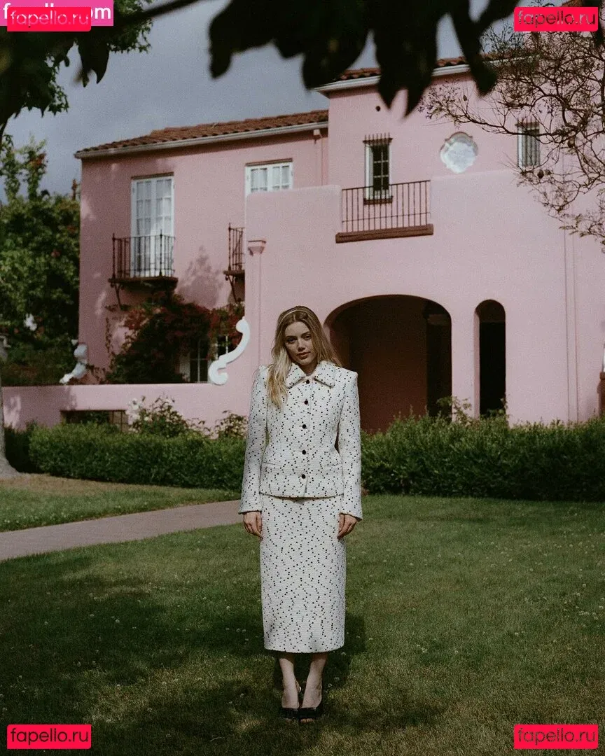 Grace Van Dien Onlyfans Photo Gallery 