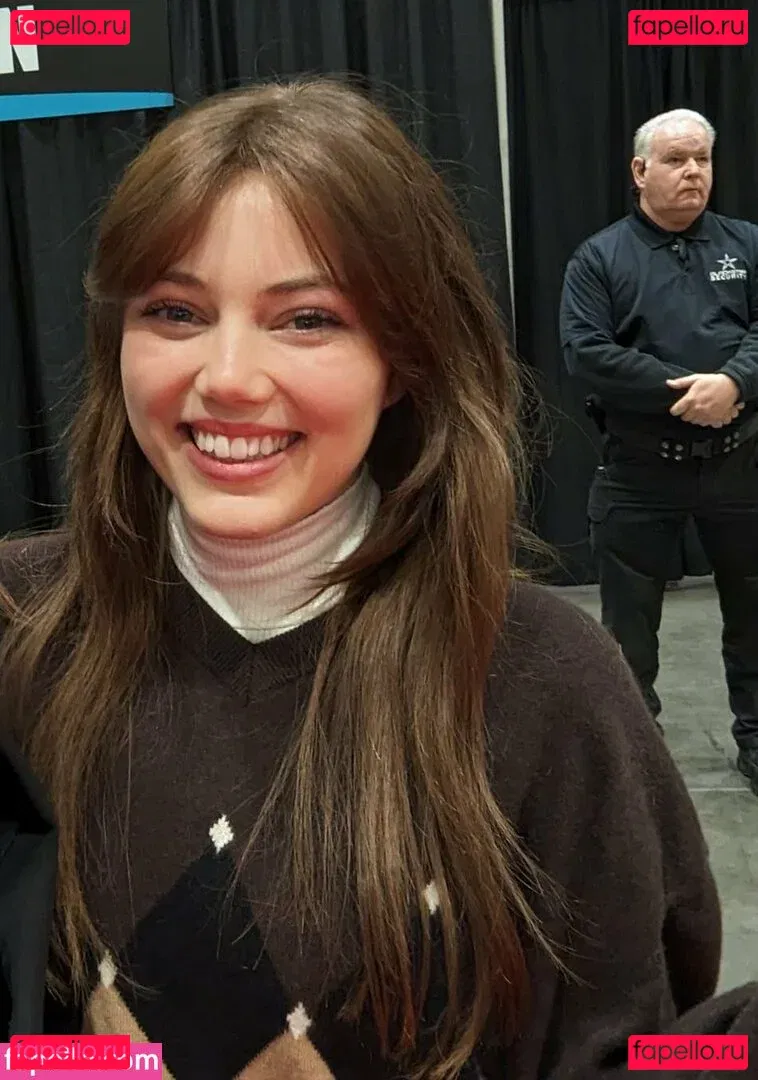 Grace Van Dien Onlyfans Photo Gallery 