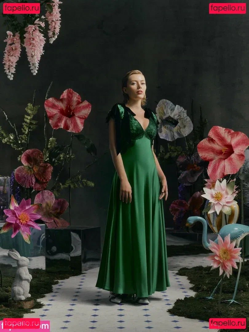 Grace Van Dien Onlyfans Photo Gallery 