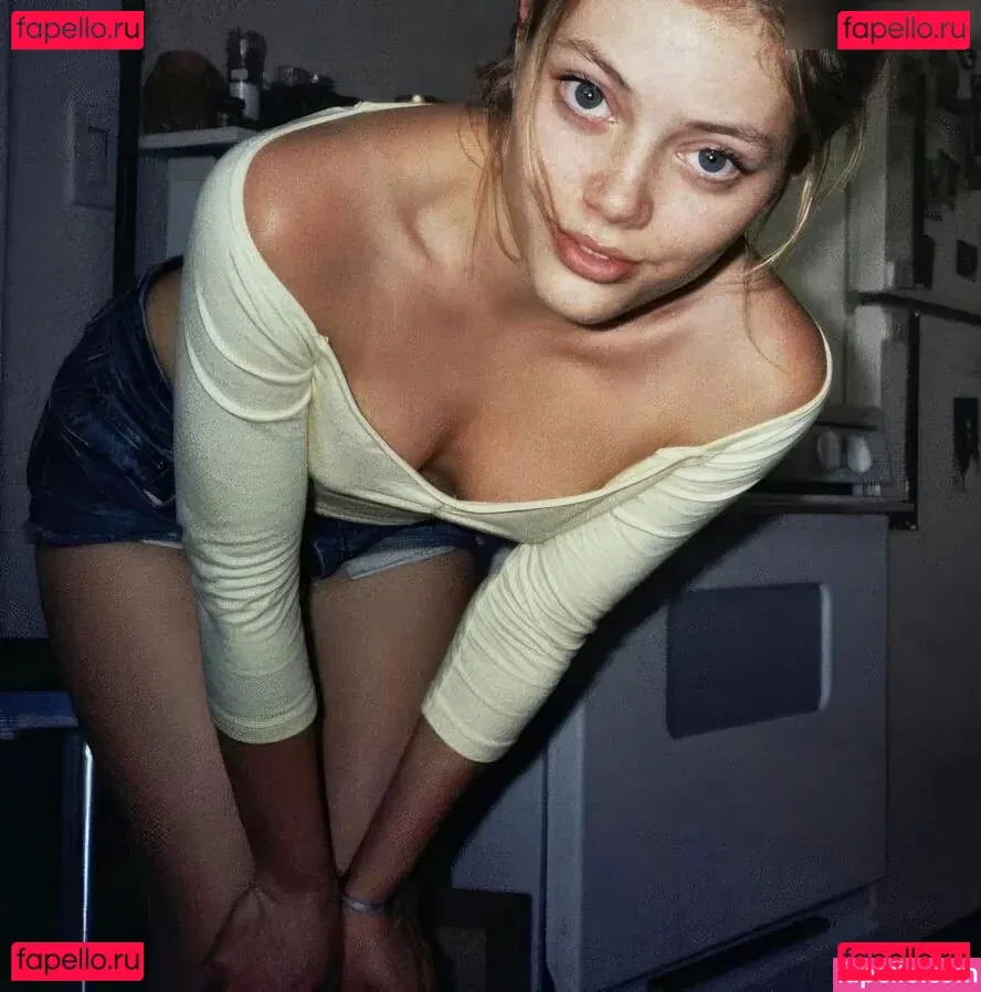 Grace Van Dien Onlyfans Photo Gallery 