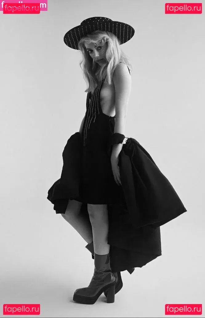 Grace Van Dien Onlyfans Photo Gallery 