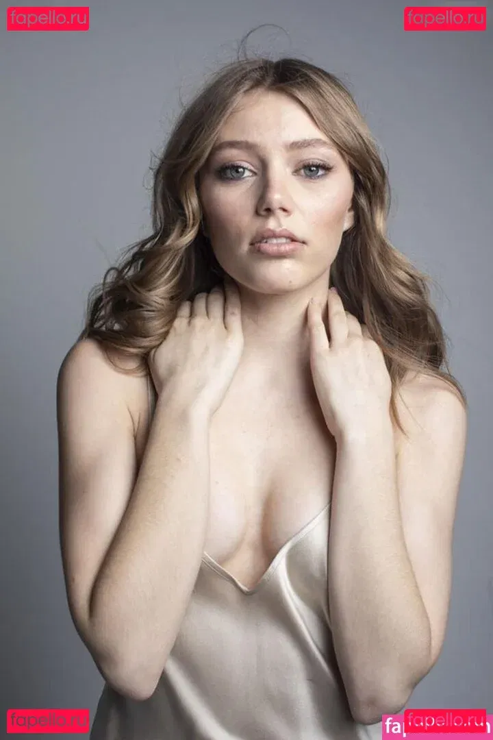 Grace Van Dien Onlyfans Photo Gallery 