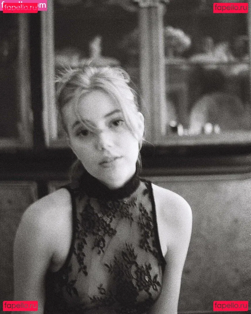 Grace Van Dien Onlyfans Photo Gallery 