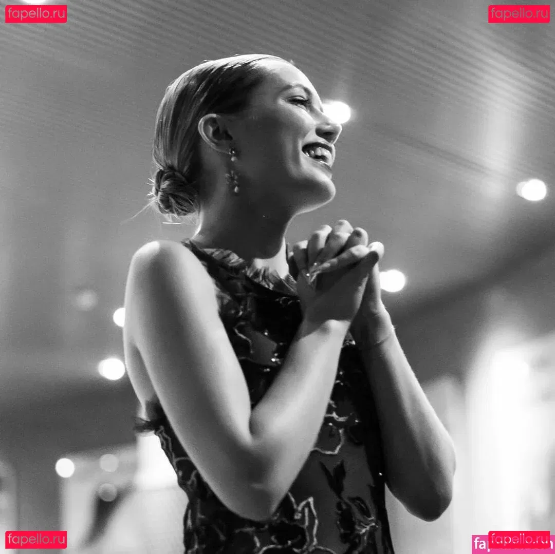 Grace Van Dien Onlyfans Photo Gallery 