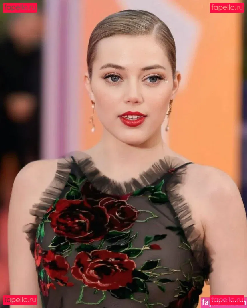 Grace Van Dien Onlyfans Photo Gallery 