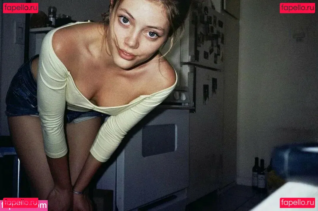 Grace Van Dien Onlyfans Photo Gallery 