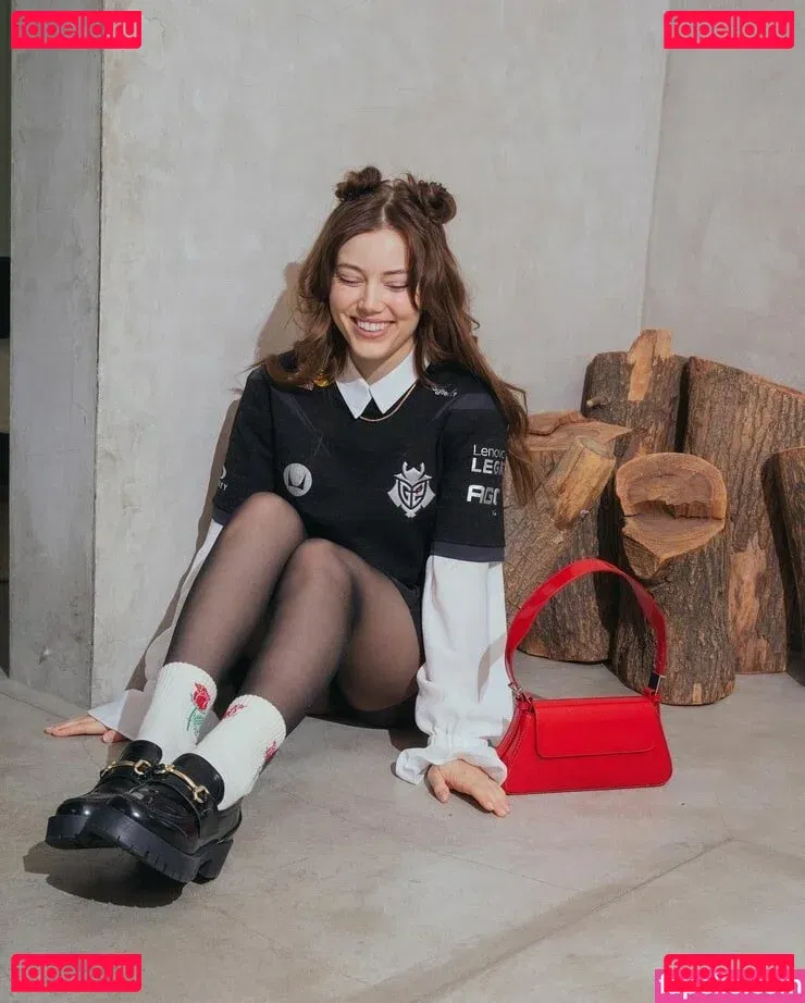 Grace Van Dien Onlyfans Photo Gallery 