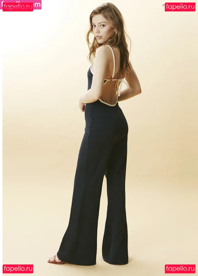 Grace Van Dien Onlyfans Photo Gallery 