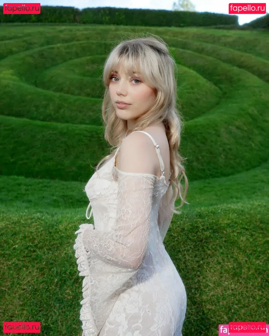 Grace Van Dien Onlyfans Photo Gallery 