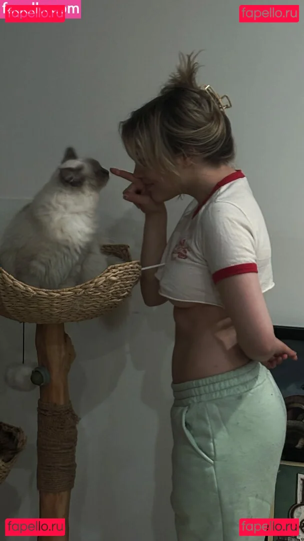 Grace Van Dien Onlyfans Photo Gallery 