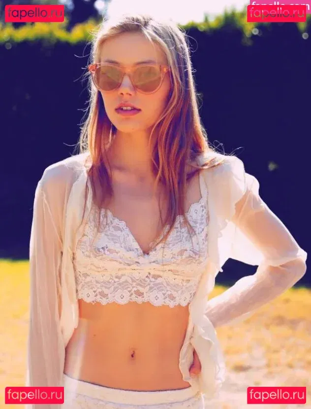 Grace Van Dien Onlyfans Photo Gallery 