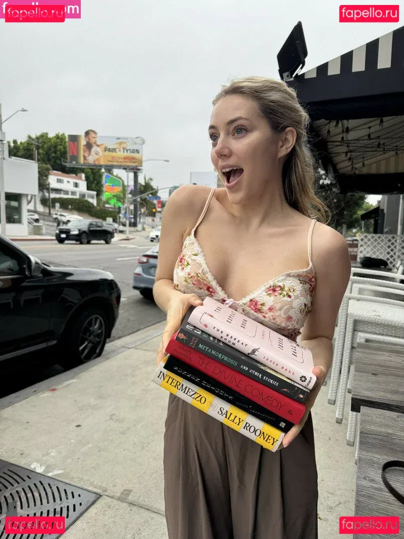 Grace Van Dien Onlyfans Photo Gallery 