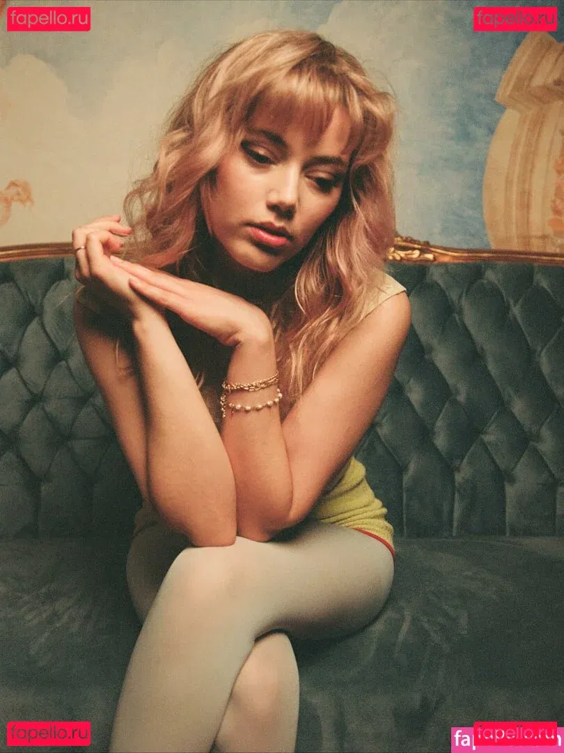 Grace Van Dien Onlyfans Photo Gallery 