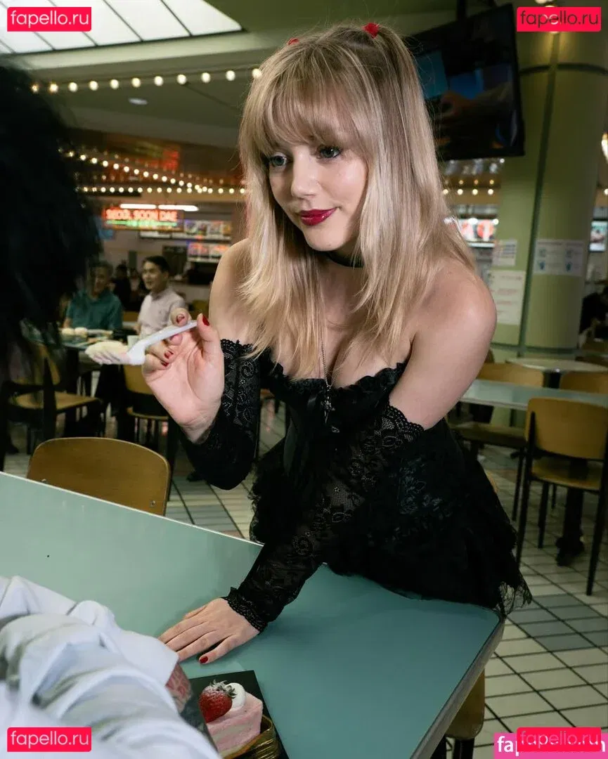 Grace Van Dien Onlyfans Photo Gallery 