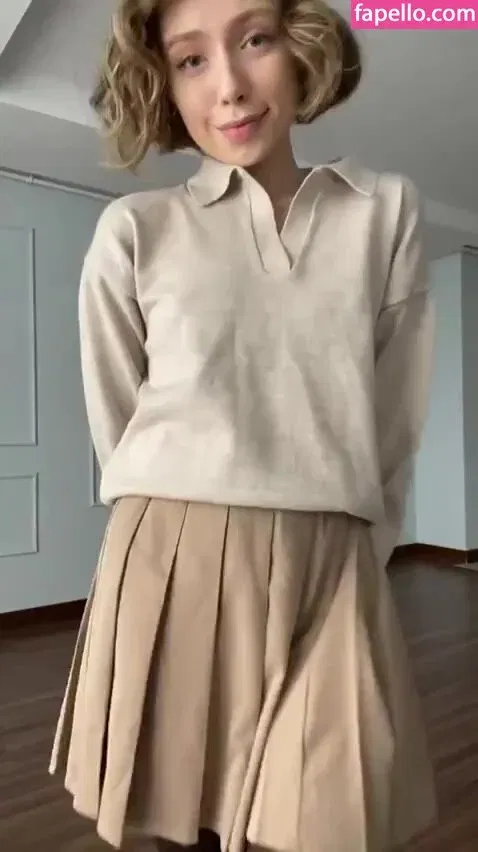 MintakaAww Onlyfans Photo Gallery 