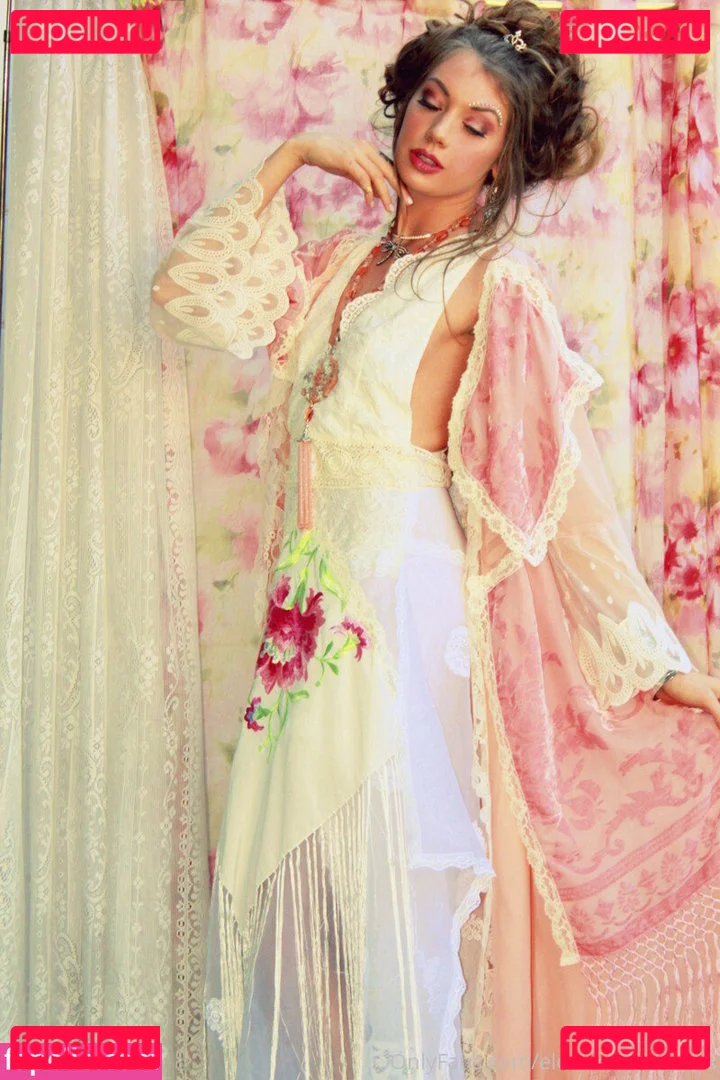 Elenakoshkaxoxo Onlyfans Photo Gallery 