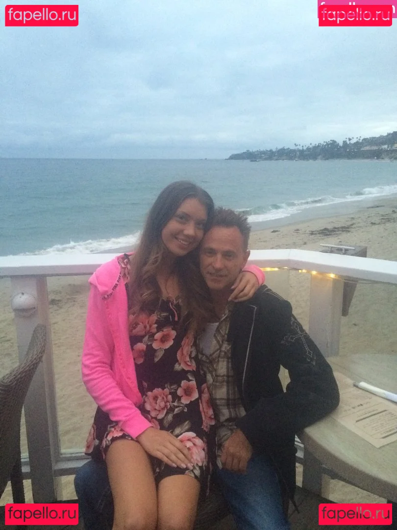 Elenakoshkaxoxo Onlyfans Photo Gallery 