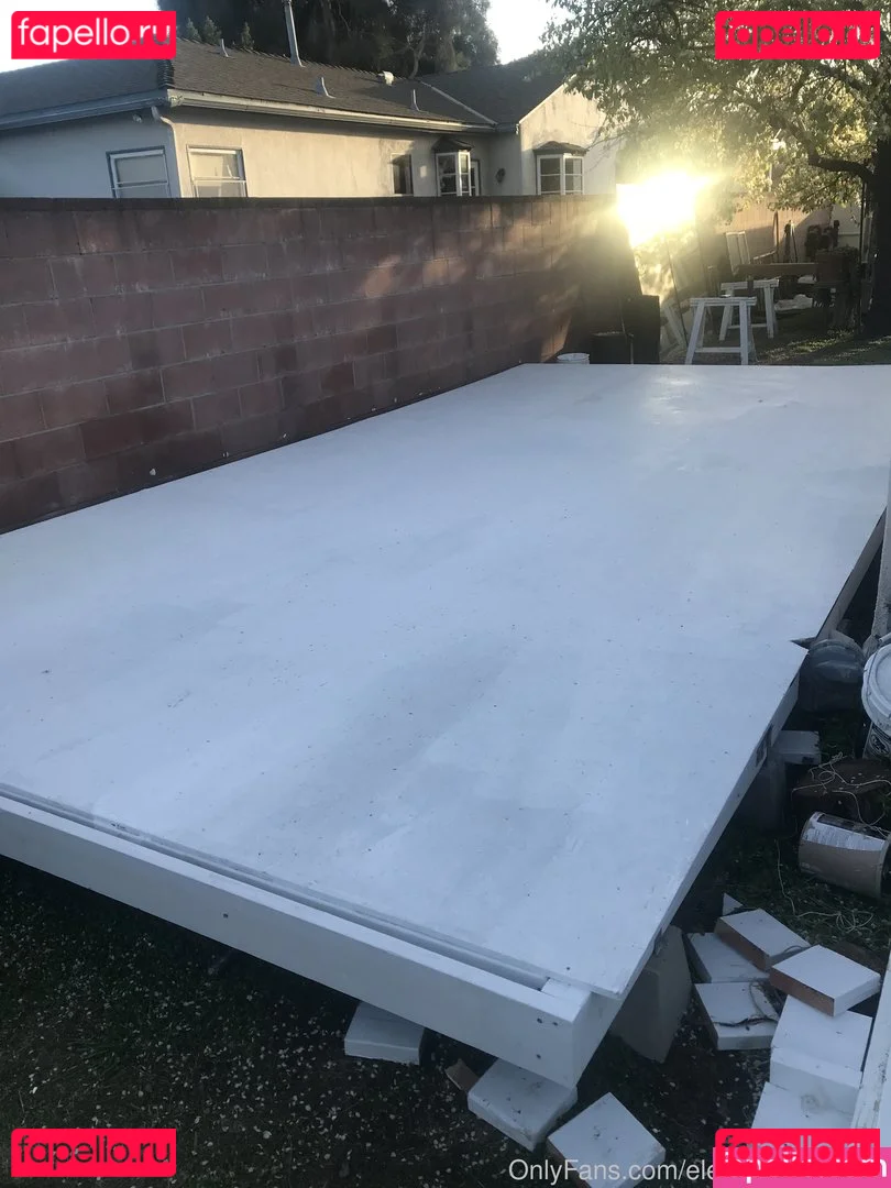 Elenakoshkaxoxo Onlyfans Photo Gallery 