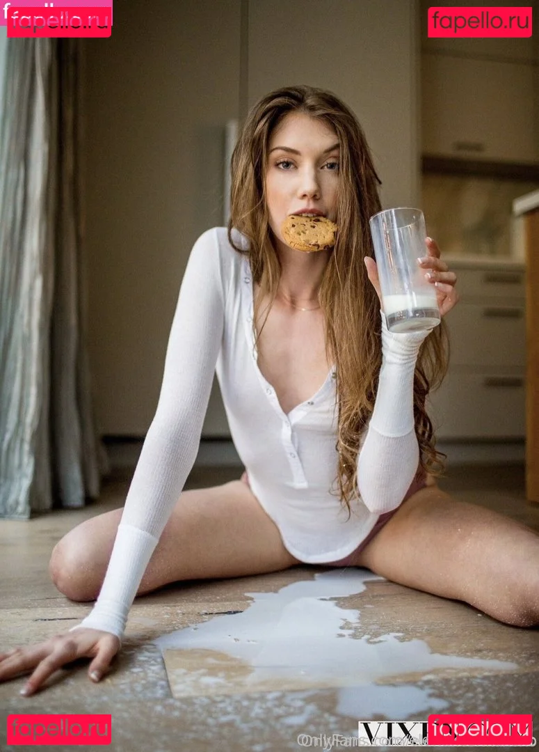 Elenakoshkaxoxo Onlyfans Photo Gallery 