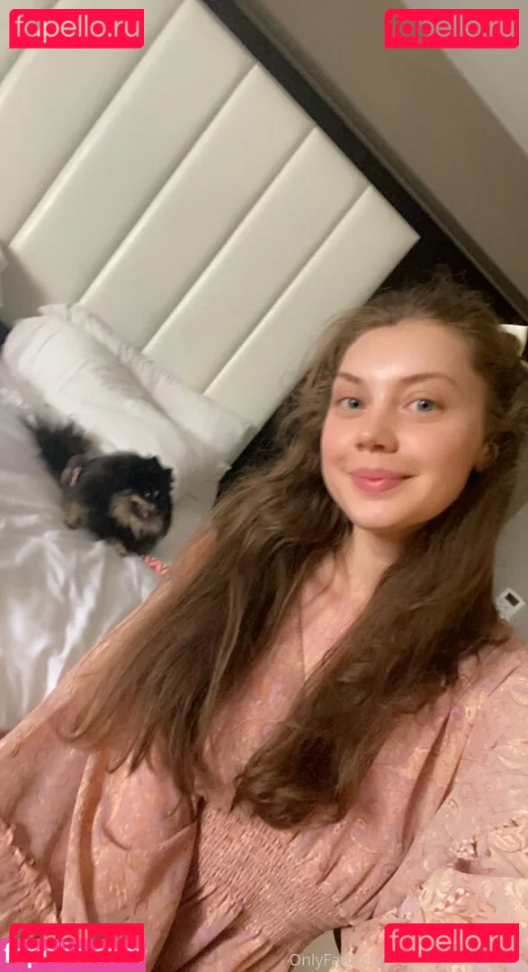 Elenakoshkaxoxo Onlyfans Photo Gallery 