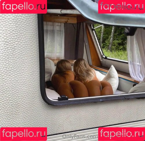 no_lesbi Onlyfans Photo Gallery 