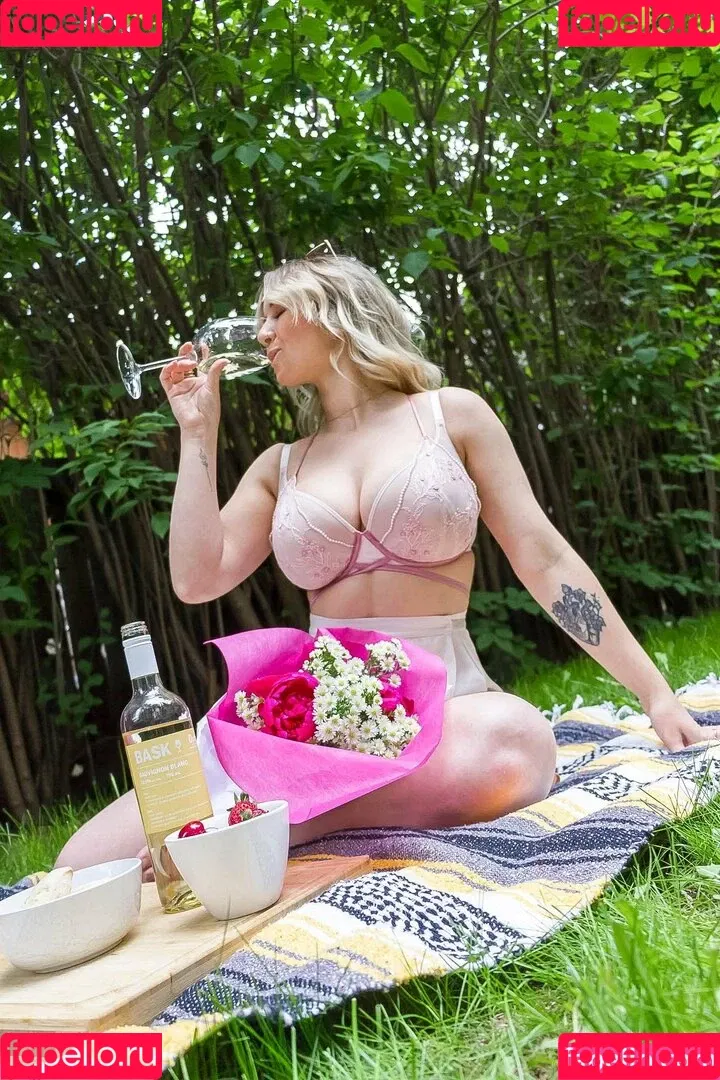 fullerbustbestie Onlyfans Photo Gallery 
