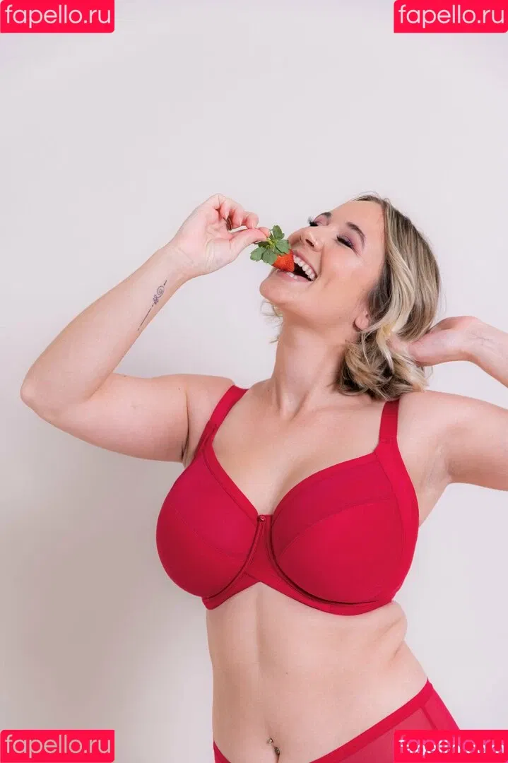fullerbustbestie Onlyfans Photo Gallery 