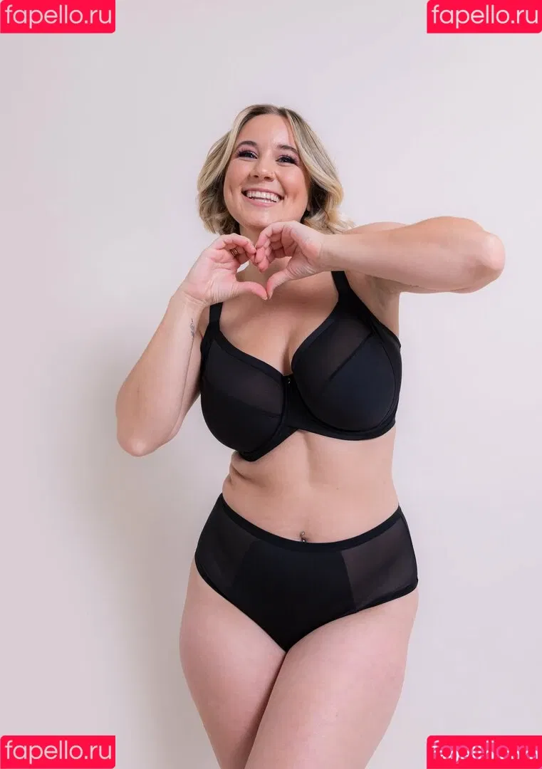 fullerbustbestie Onlyfans Photo Gallery 