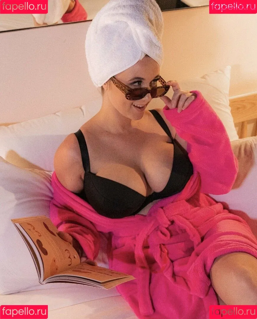 fullerbustbestie Onlyfans Photo Gallery 