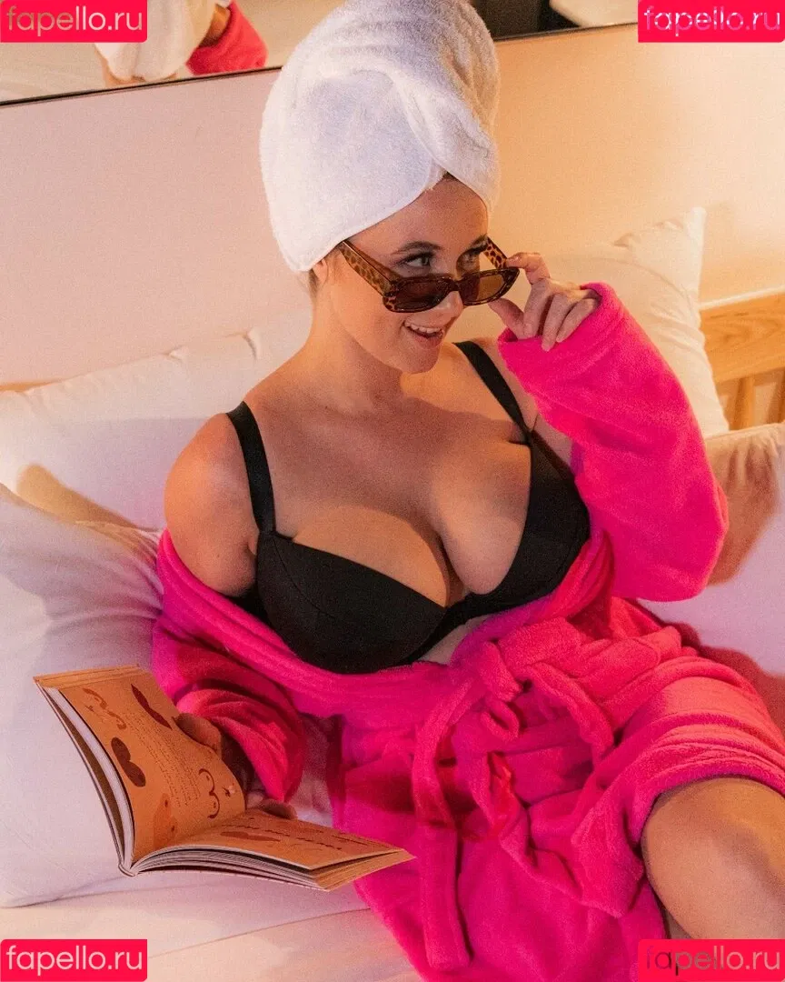 fullerbustbestie Onlyfans Photo Gallery 