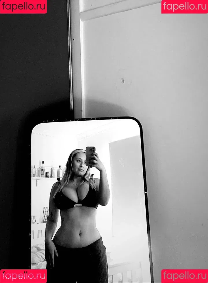 Zoe H Onlyfans Photo Gallery 