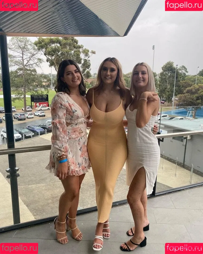 Zoe H Onlyfans Photo Gallery 