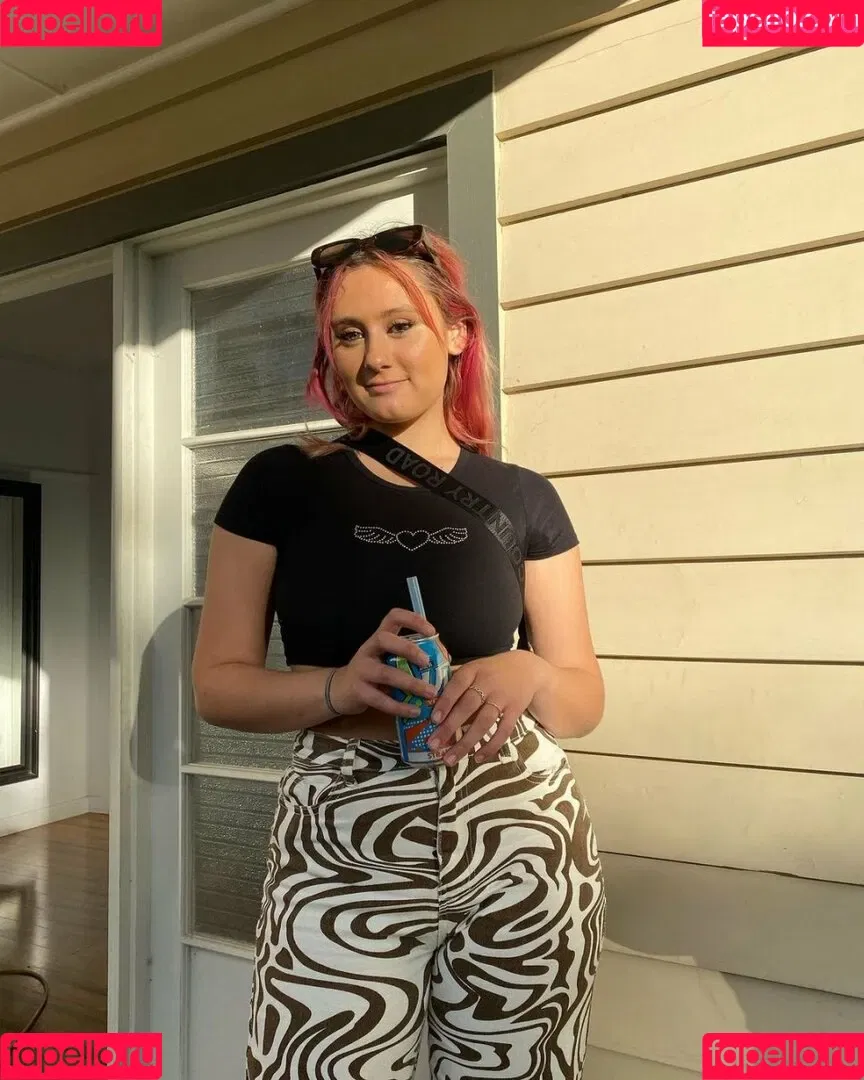 Zoe H Onlyfans Photo Gallery 