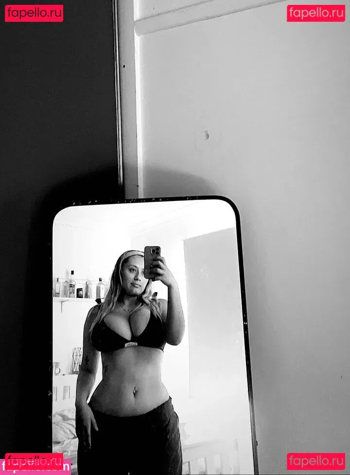 Zoe H Onlyfans Photo Gallery 