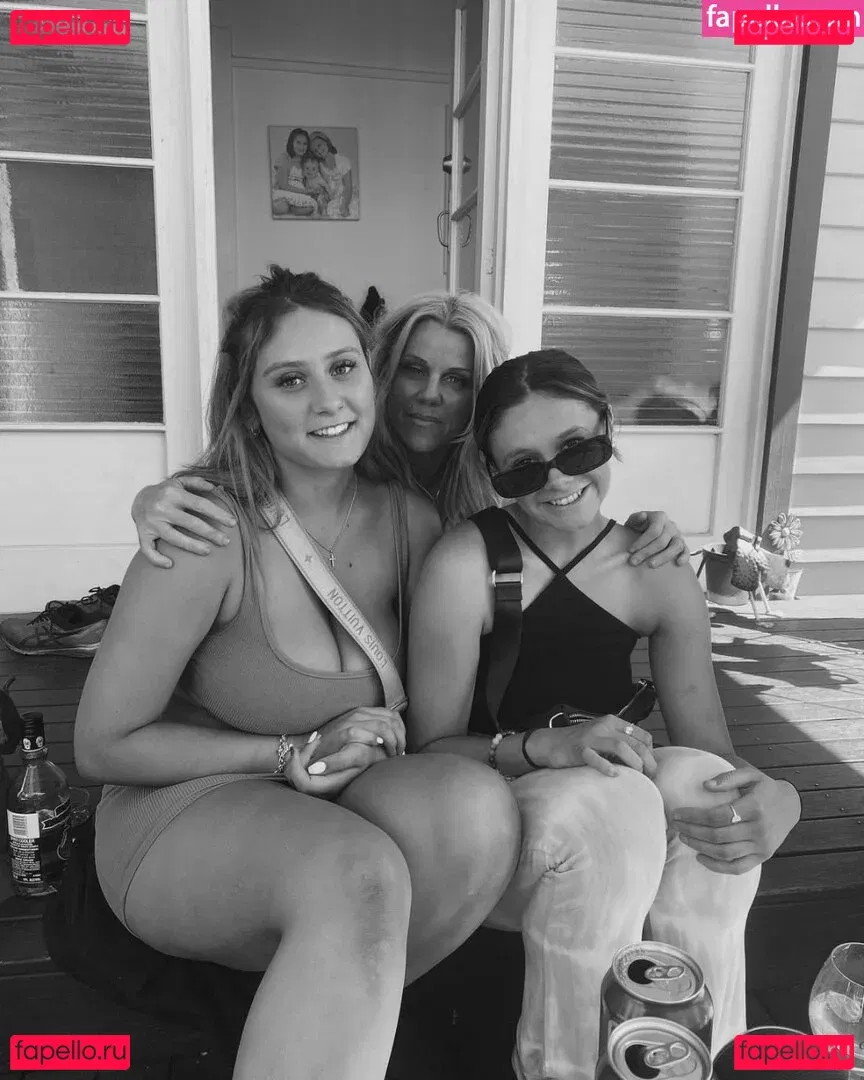 Zoe H Onlyfans Photo Gallery 