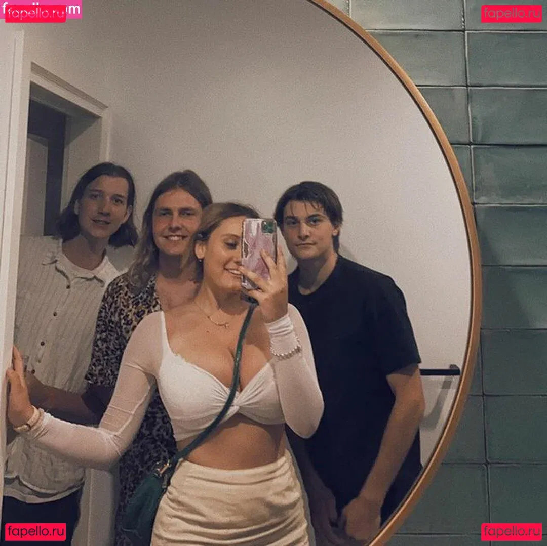 Zoe H Onlyfans Photo Gallery 