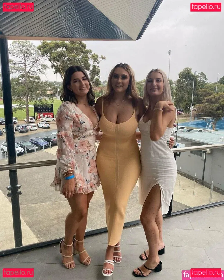 Zoe H Onlyfans Photo Gallery 