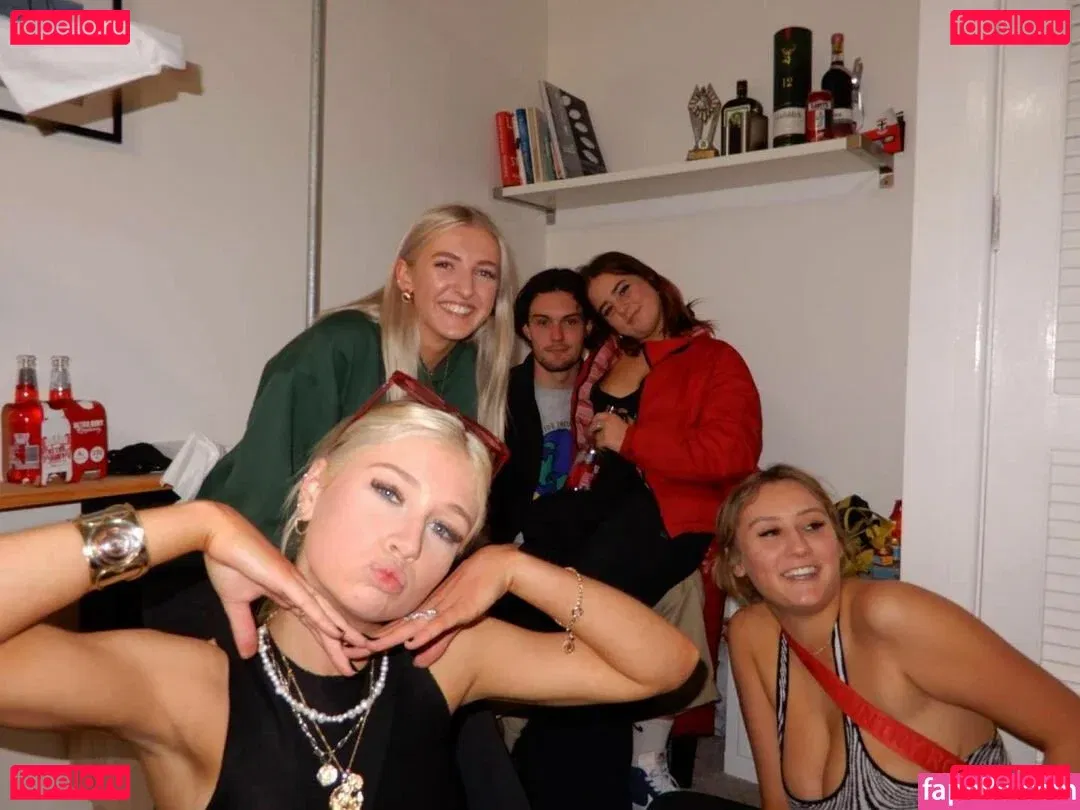 Zoe H Onlyfans Photo Gallery 