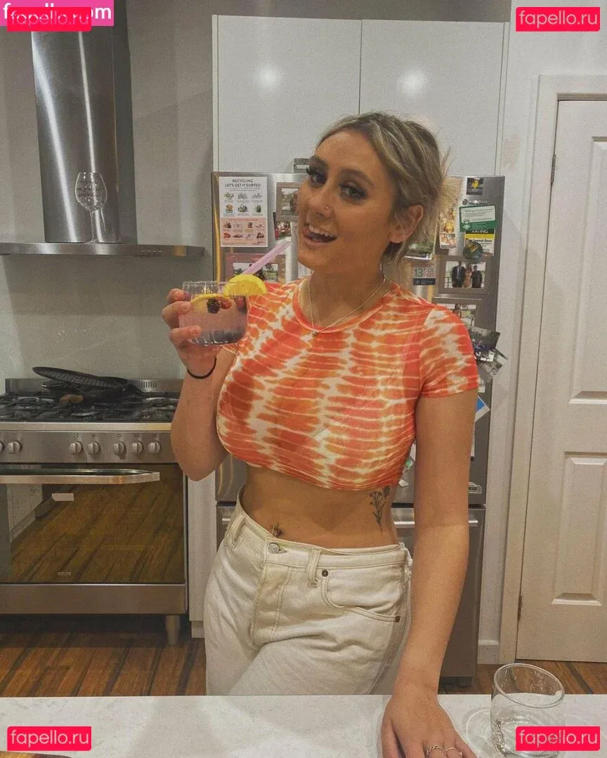 Zoe H Onlyfans Photo Gallery 