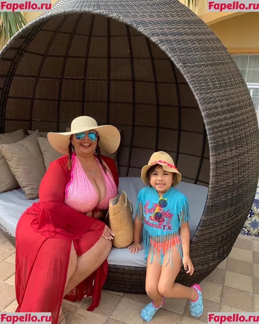 SueAnn Onlyfans Photo Gallery 