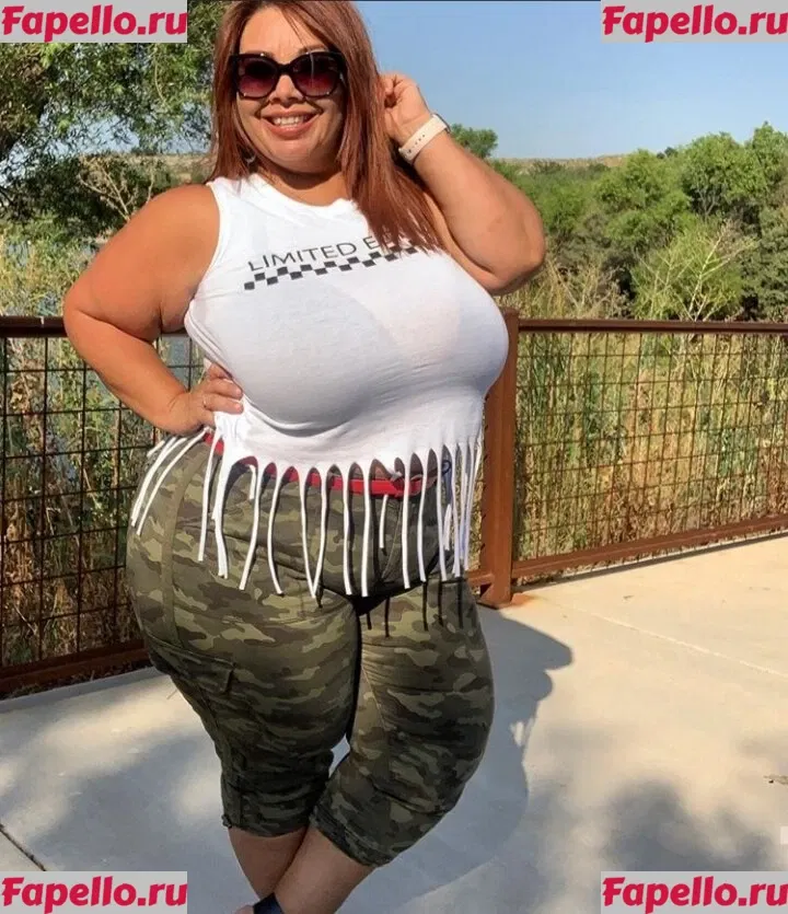 SueAnn Onlyfans Photo Gallery 
