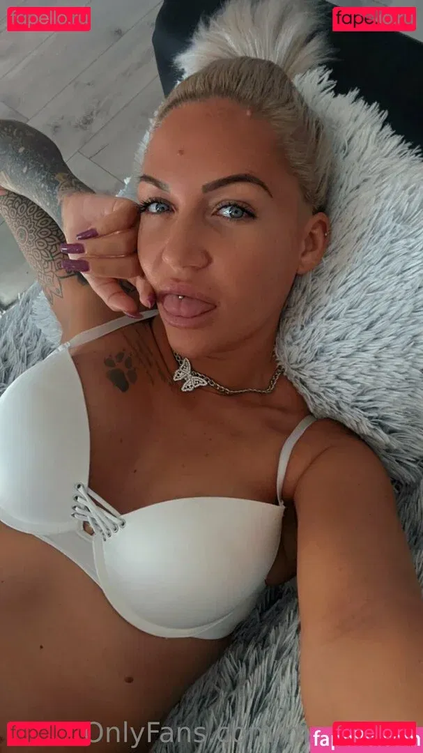 mo_vivike Onlyfans Photo Gallery 