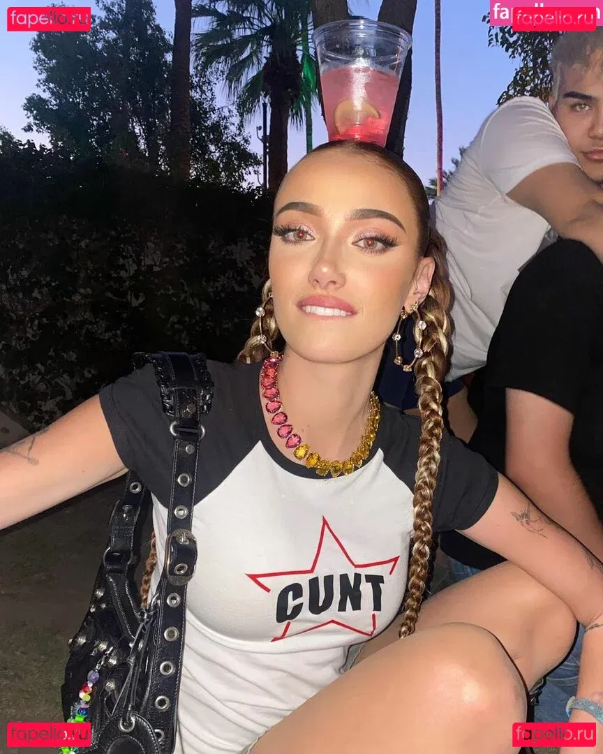 oliveoren Onlyfans Photo Gallery 