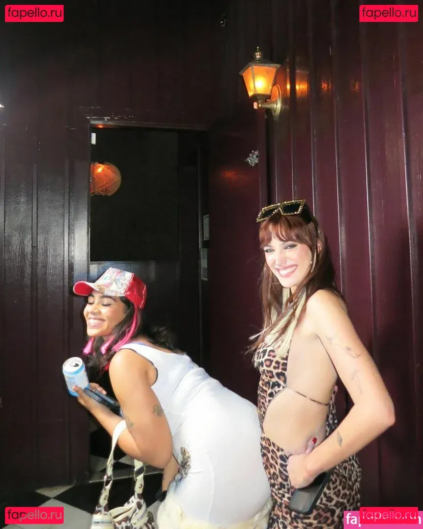 oliveoren Onlyfans Photo Gallery 