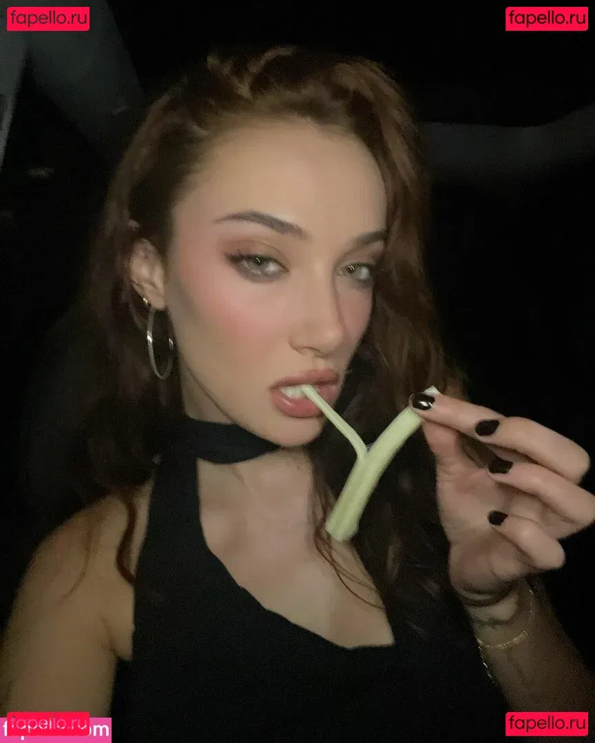 oliveoren Onlyfans Photo Gallery 