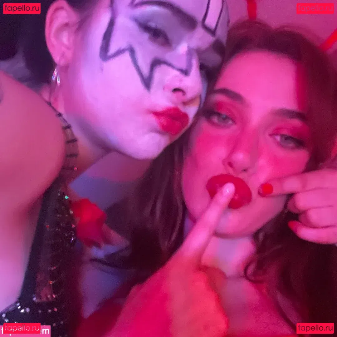 oliveoren Onlyfans Photo Gallery 