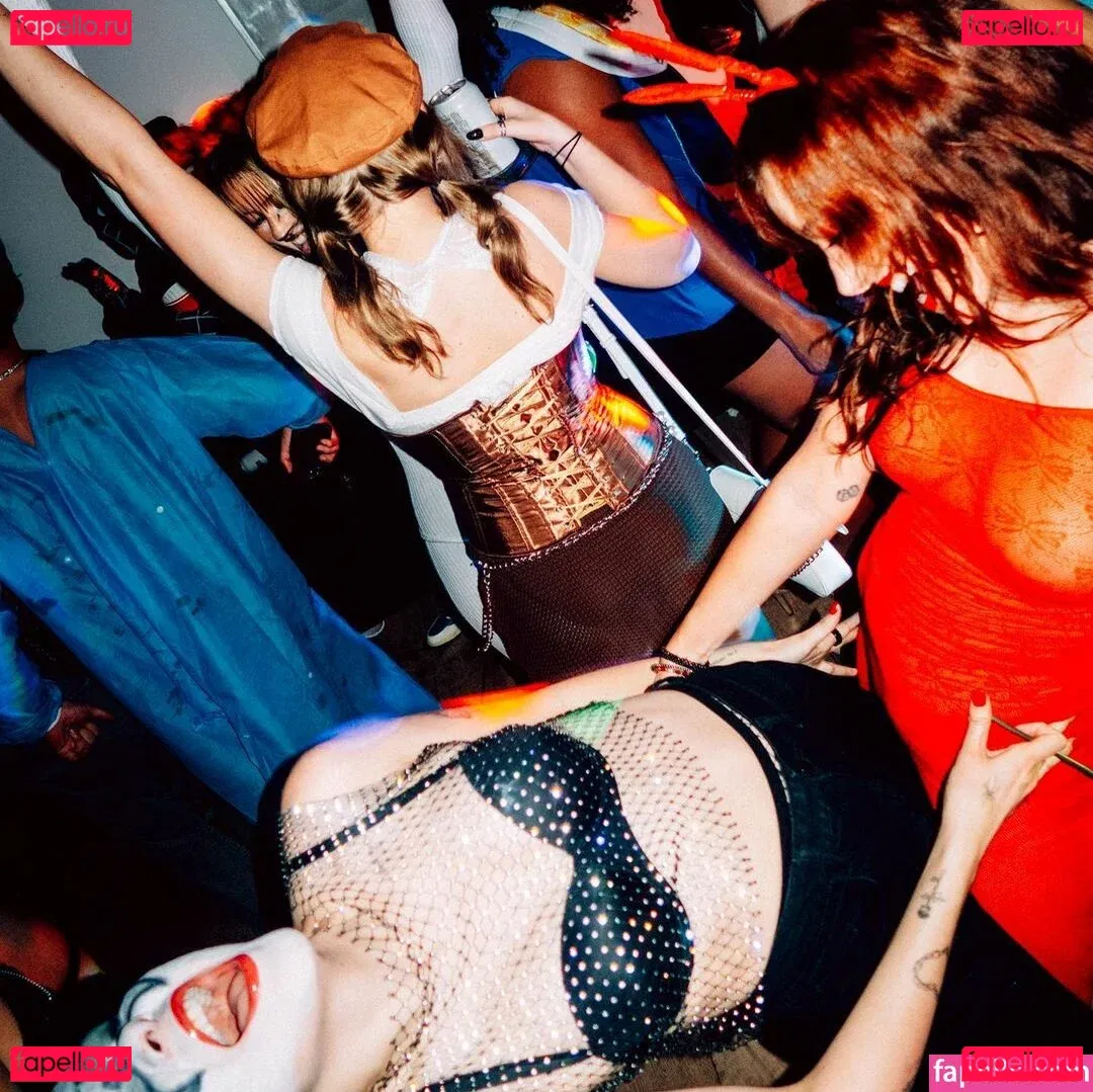 oliveoren Onlyfans Photo Gallery 