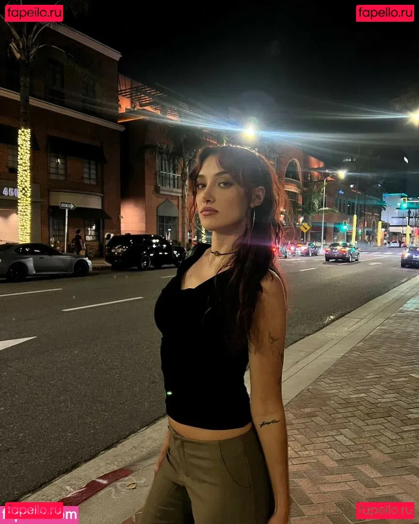 oliveoren Onlyfans Photo Gallery 