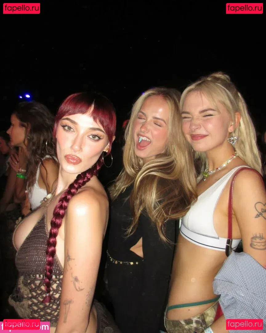 oliveoren Onlyfans Photo Gallery 