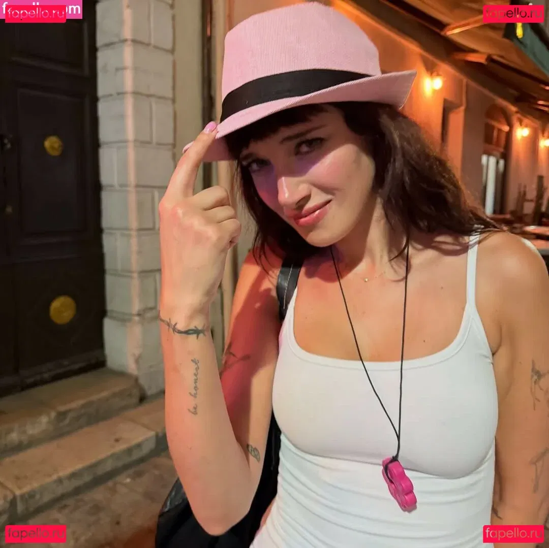 oliveoren Onlyfans Photo Gallery 